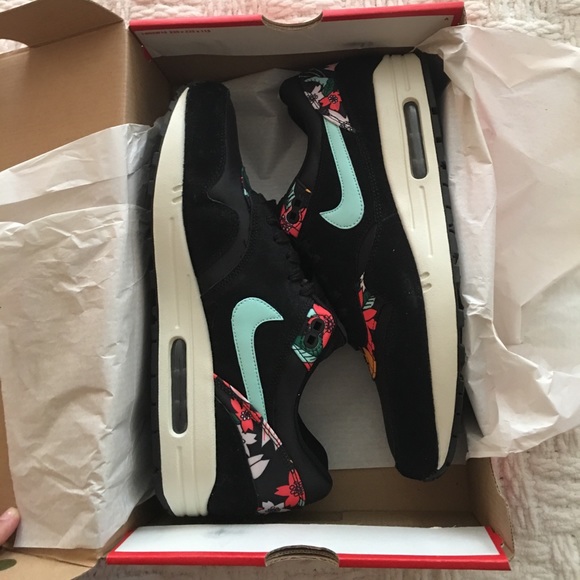 Nike Air Max 1 Suede/mesh and Printed Sneakers - Picture 6 of 8