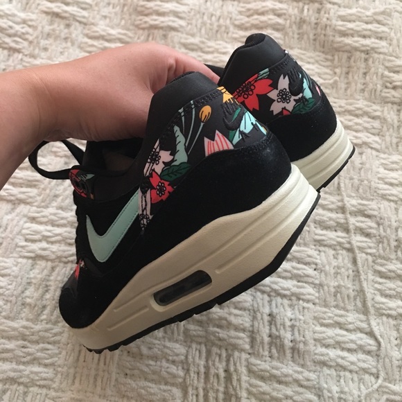 Nike Air Max 1 Suede/mesh and Printed Sneakers - Picture 8 of 8