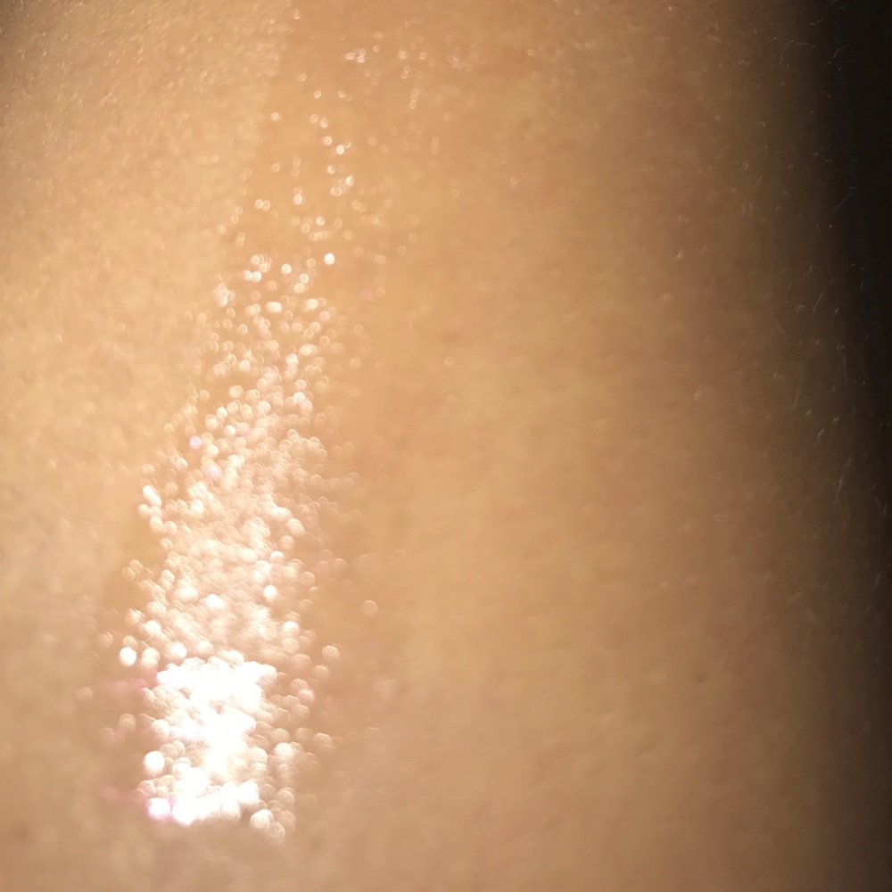 Lip gloss - Picture 3 of 3