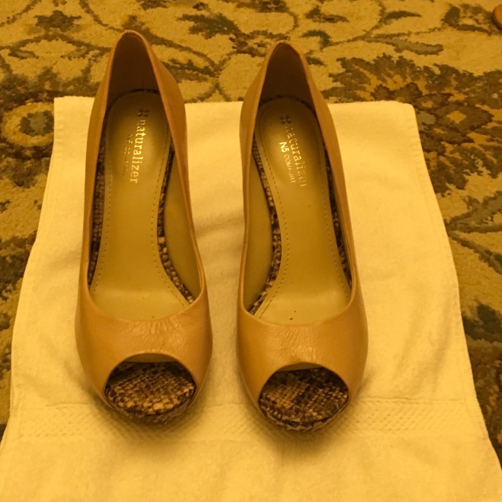 Naturalizer cafe au lait peep toe shoes