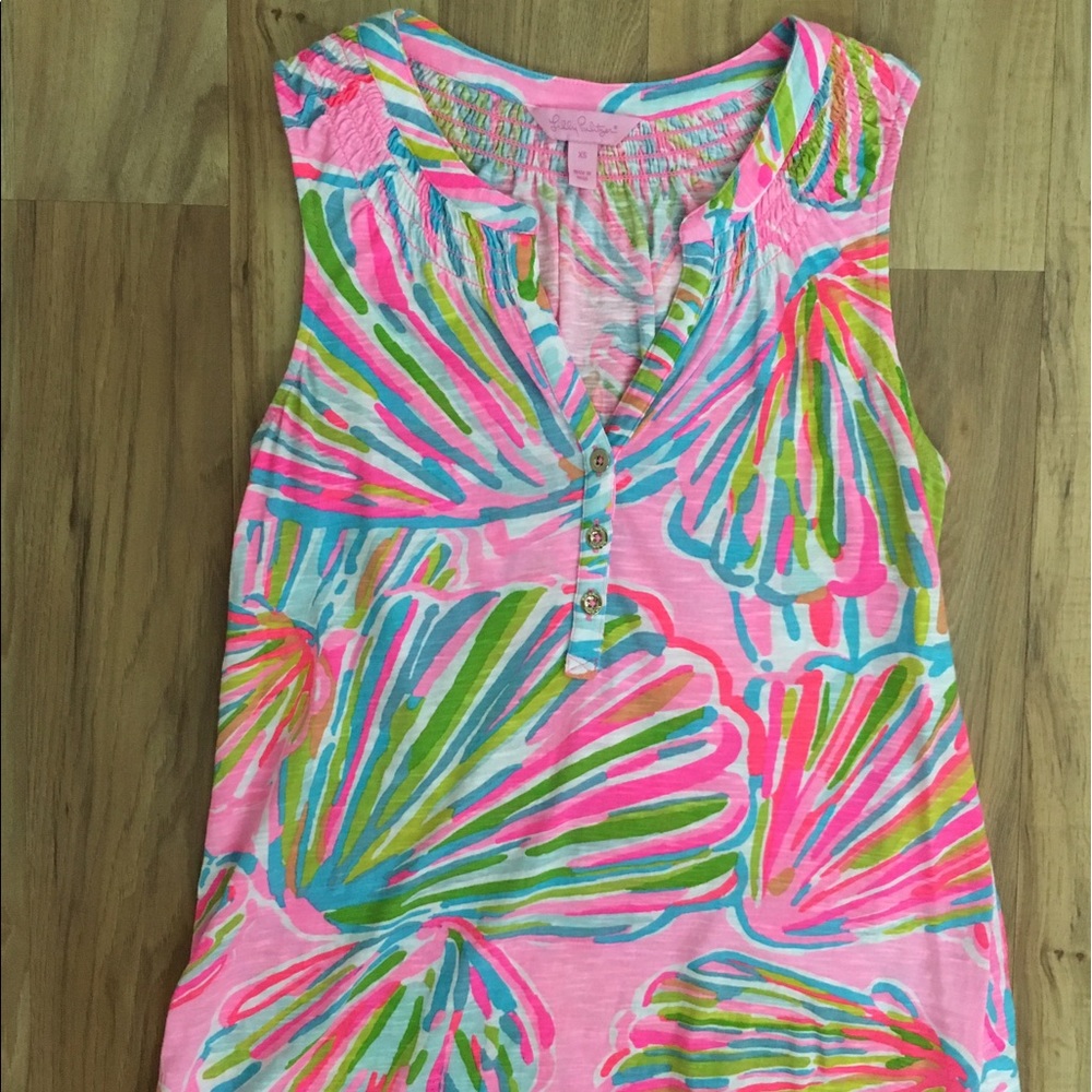 EUC Lilly Pulitzer Essie Top in Pink Shellebrate
