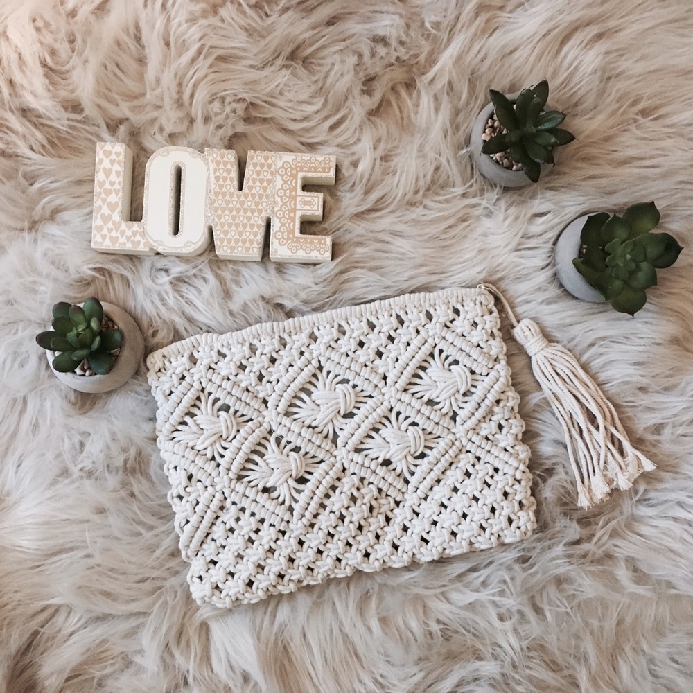 Cream crochet pouch NEW 🌸