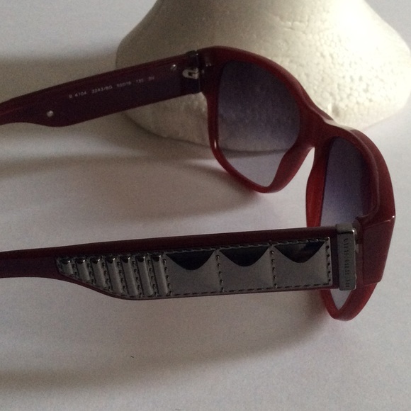 Burberry Sunglasses - Picture 7 of 8