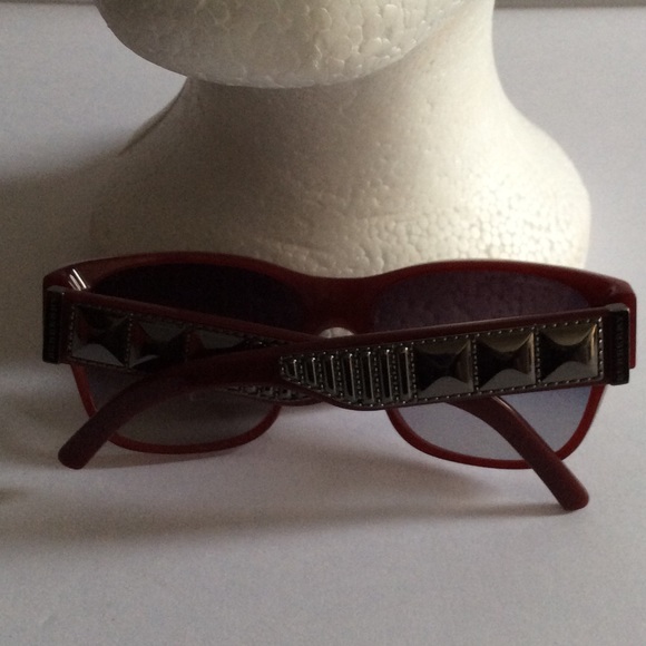 Burberry Sunglasses - Picture 8 of 8