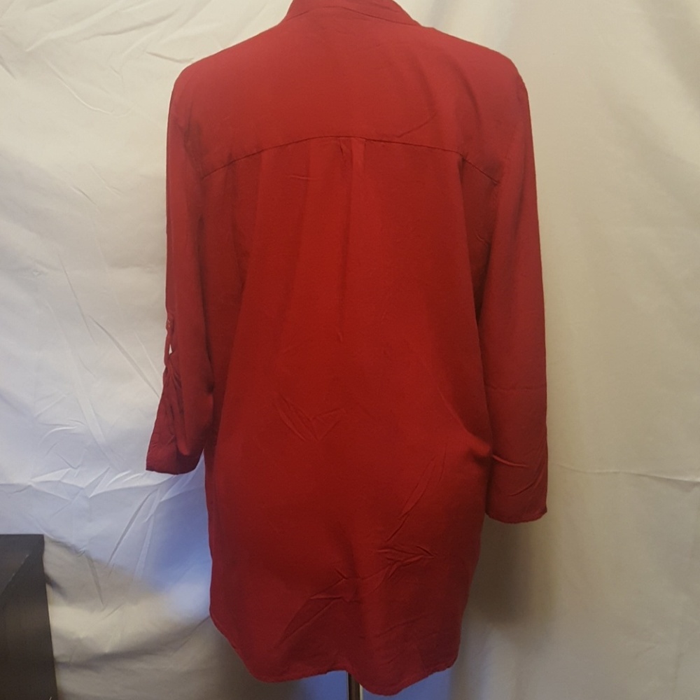 Red top - Picture 3 of 4