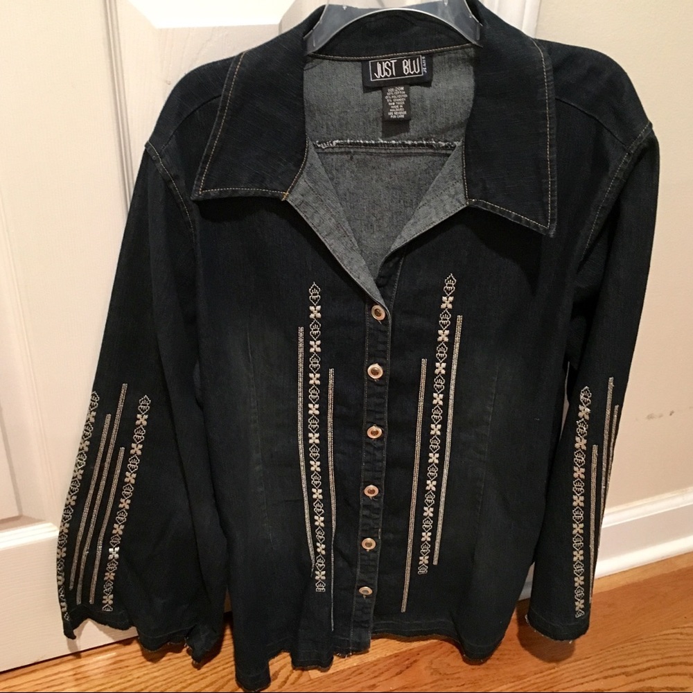 New condition Just Blu Jean jacket w/white detail