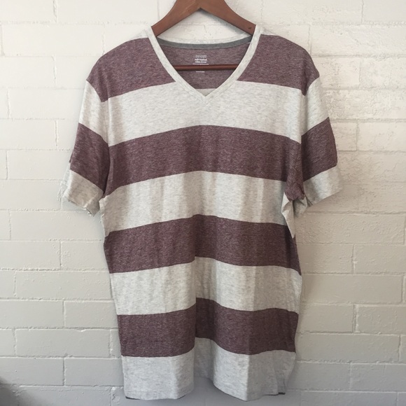 Old Navy Other - ✨ Old Navy maroon and light grey men's tshirt | L