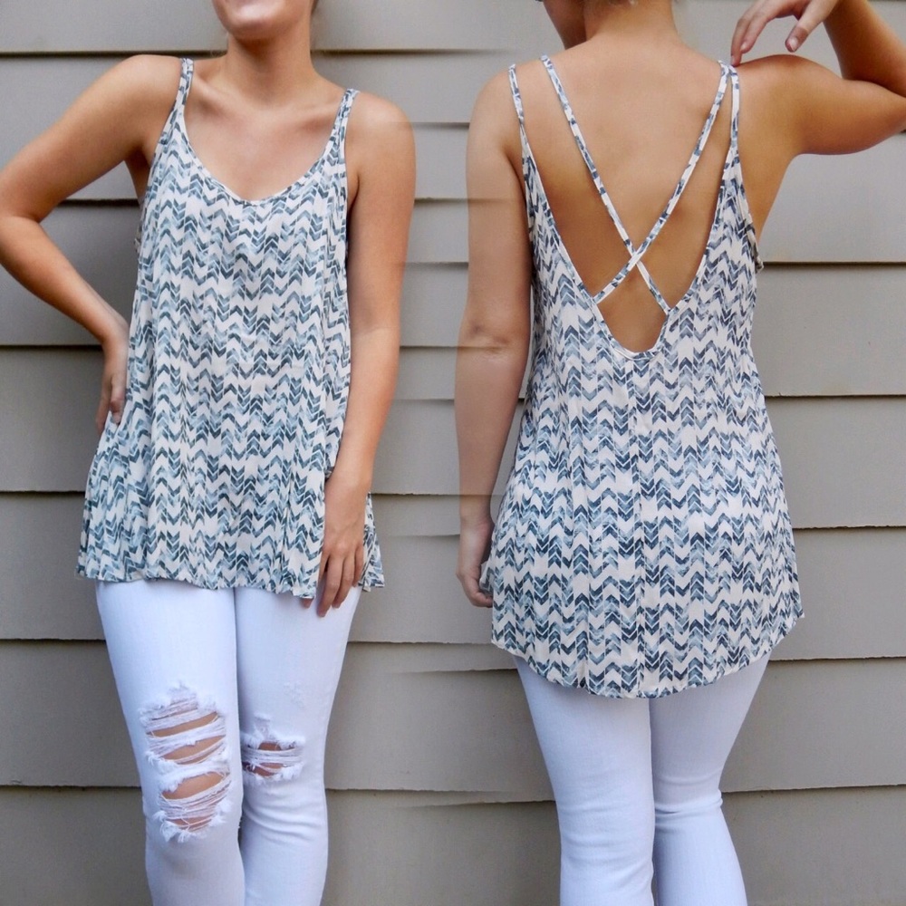 ☀️1 LEFT☀️Cross back patterned tank