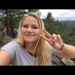 Meet your Posher, Melea