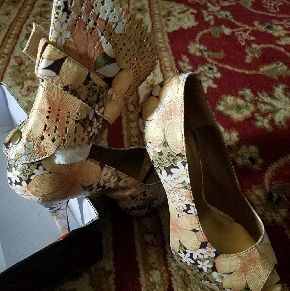 Stepping out open top high heels