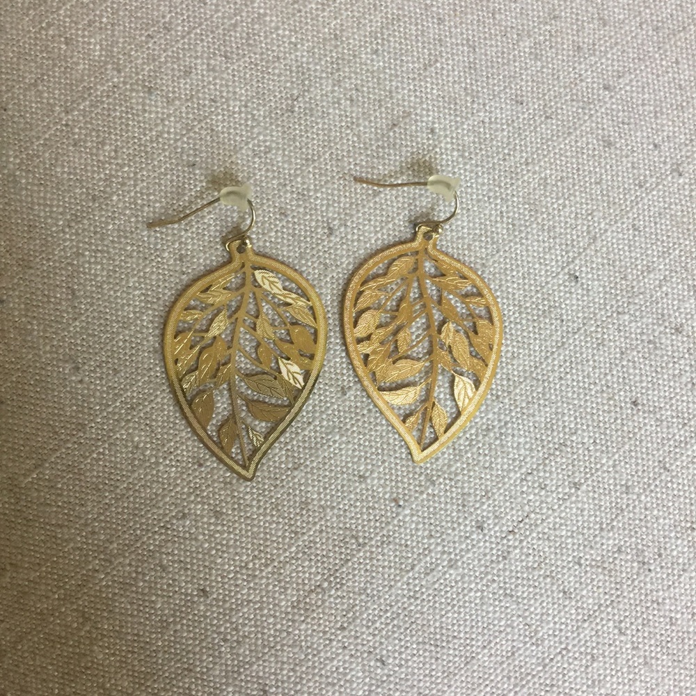 ❌SOLD❌Gold leaf earrings