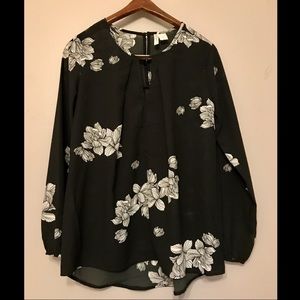 flowy black & white floral blouse size S