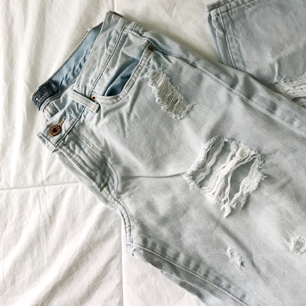 Lucky Brand Light Wash Ripped jeans