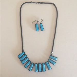Kendra Scott necklace and earring set