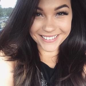 Meet your Posher, Leanne