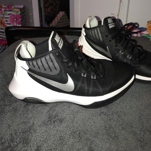 Woman's Nike Basketball Shoes !