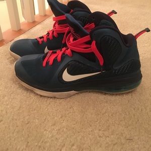 Nike Lebron Swingman size 10.5