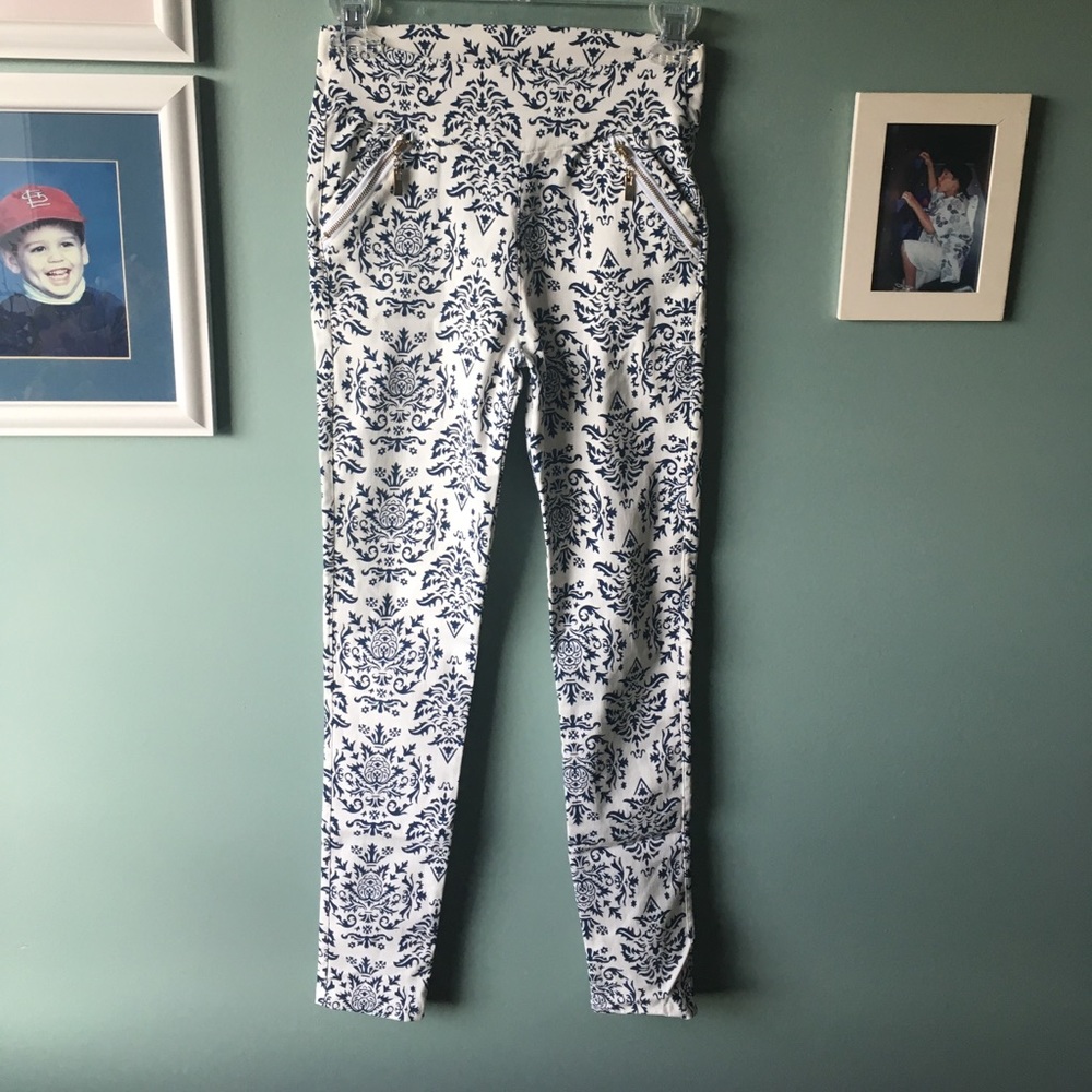 Blue and white patterned jeggings