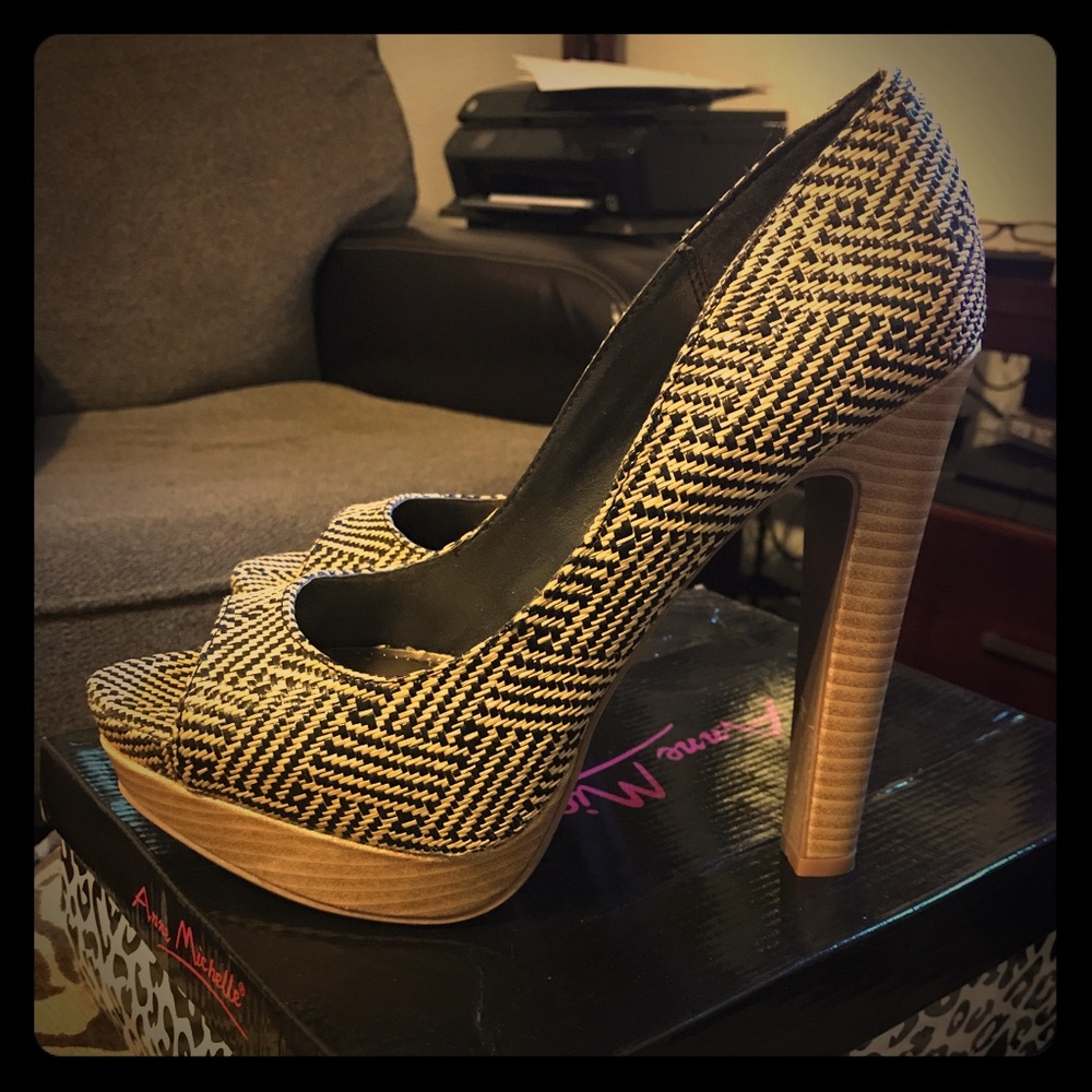 Anne Michelle Lust Heel nwot
