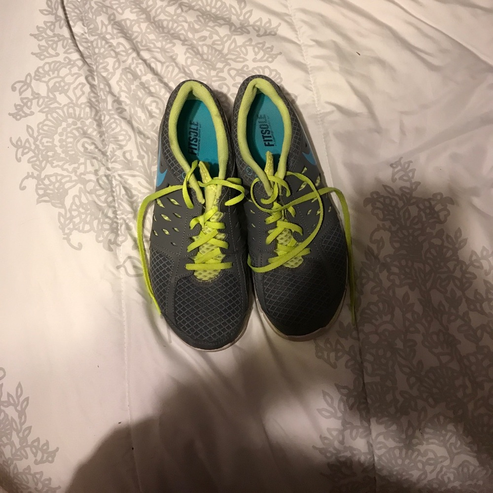 Size 10 nike running shoes