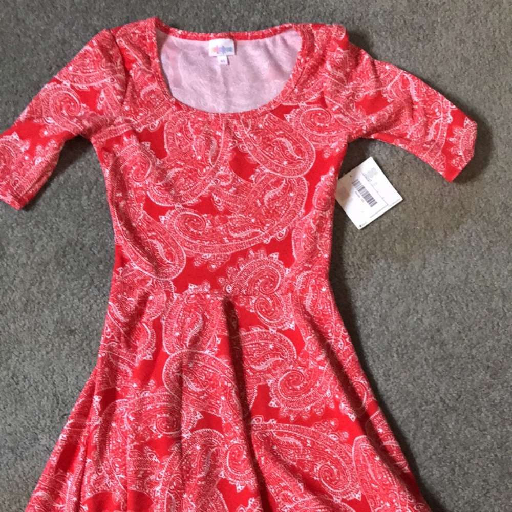 NWT gorgeous red paisley Nicole