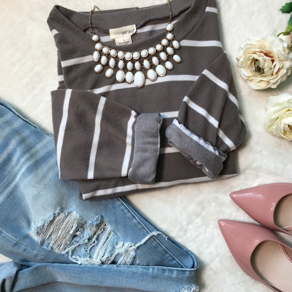 Super soft! ❄️ Taupe and white striped sweater