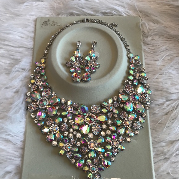 Jewelry - 🌸Beautiful Necklace 🌸