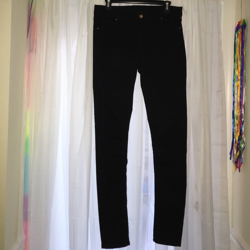 Black skinny pants