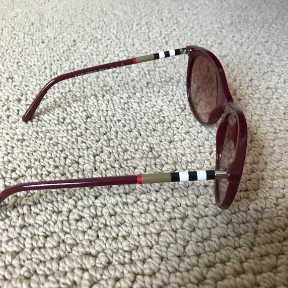 PRICE DROP‼️ Burberry red sunglasses