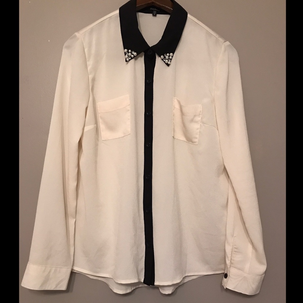 black & white button up with pearl collar • size M