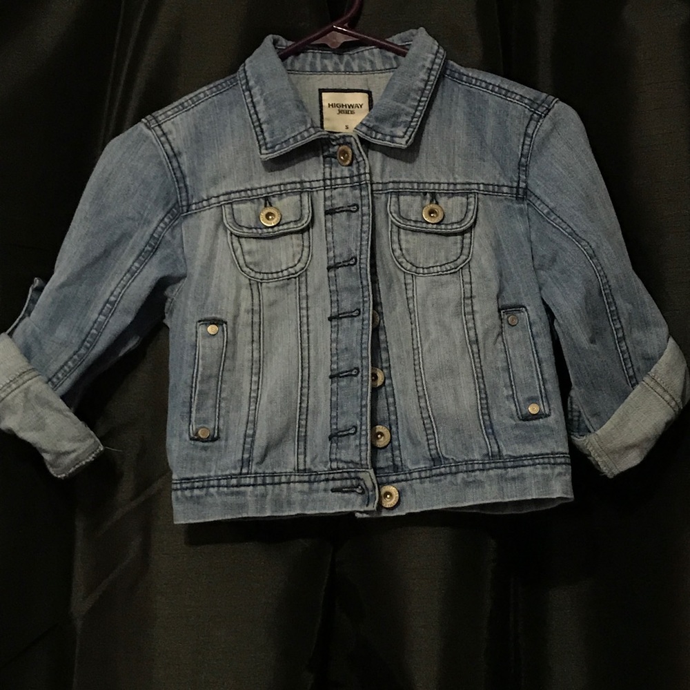 Light wash jean jacket size Small