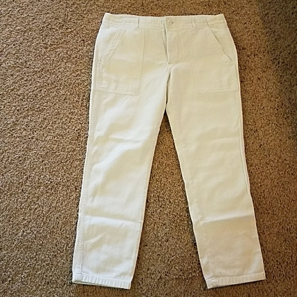 White cropped pants