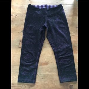 Lululemon cropped yoga pants