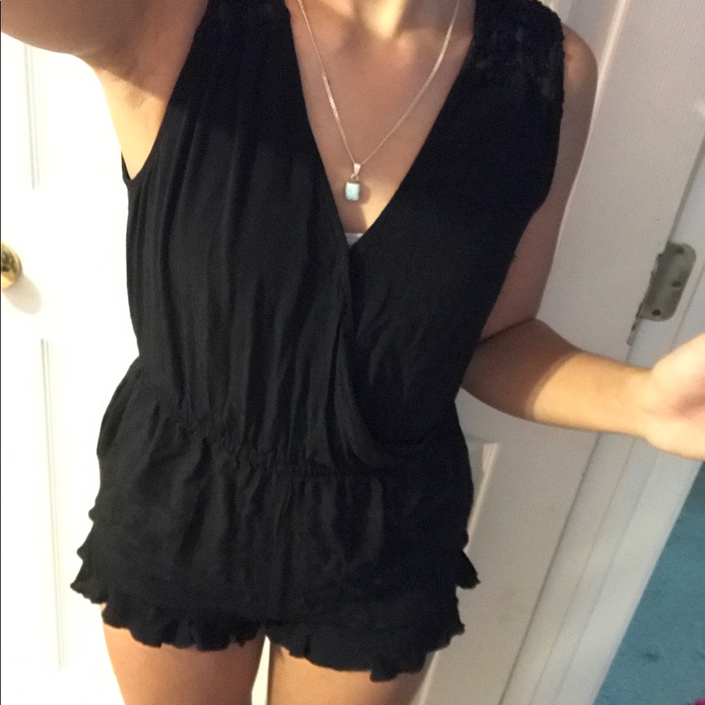 Black v-neck romper size Small