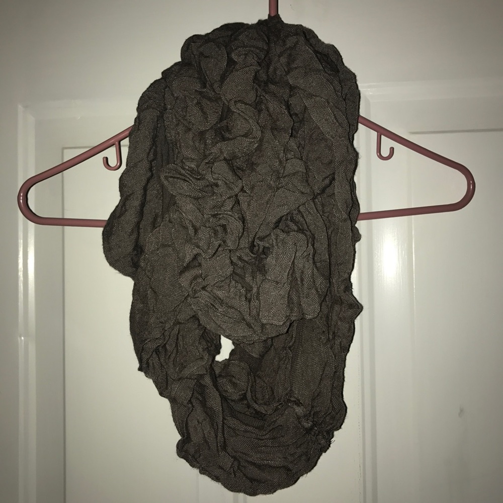 💟 Frilly Scarf