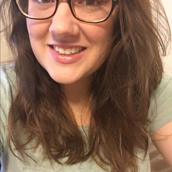 Meet your Posher, Hannah - Picture 3 of 3