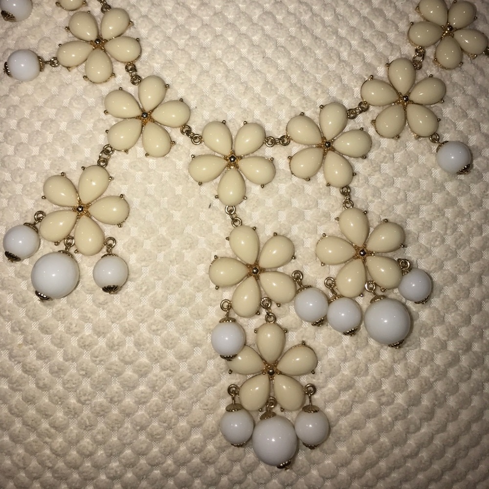 White and cream bubble necklace - Picture 2 of 2
