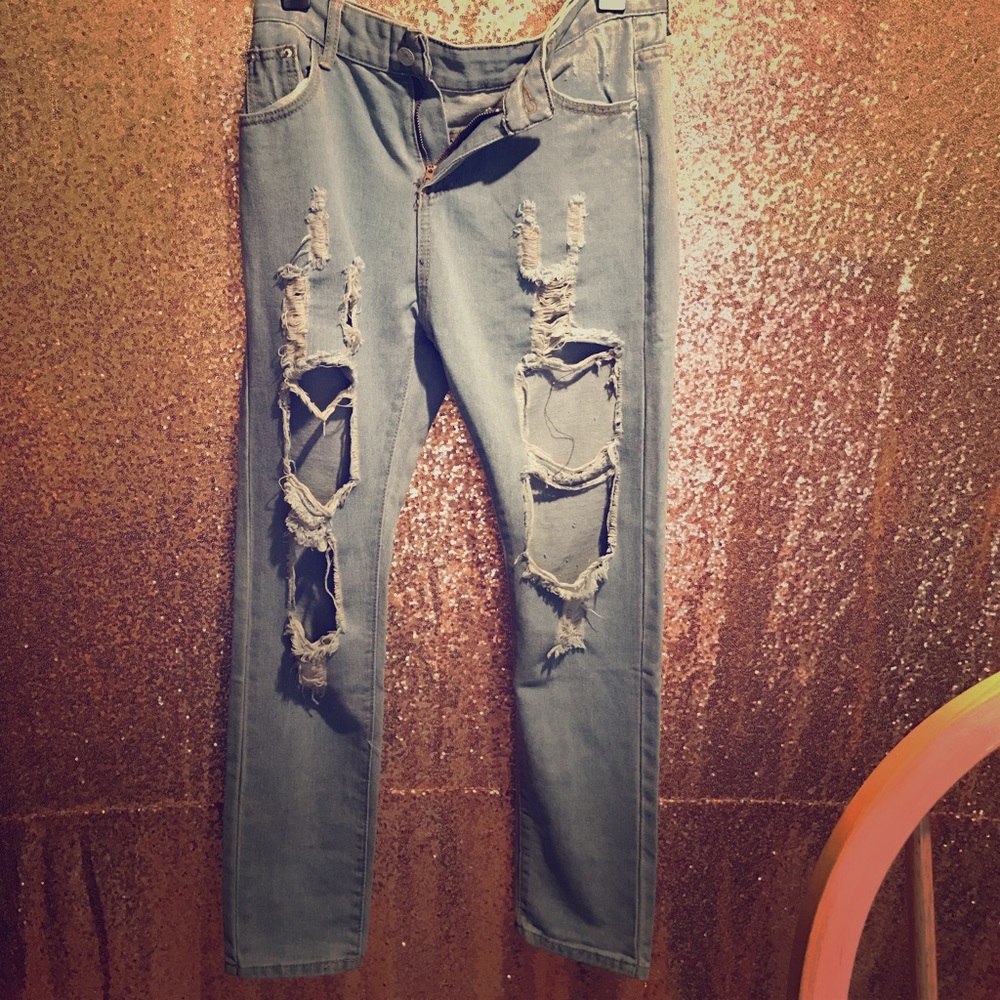 High waist distressed jeans size is like a 6 or 8