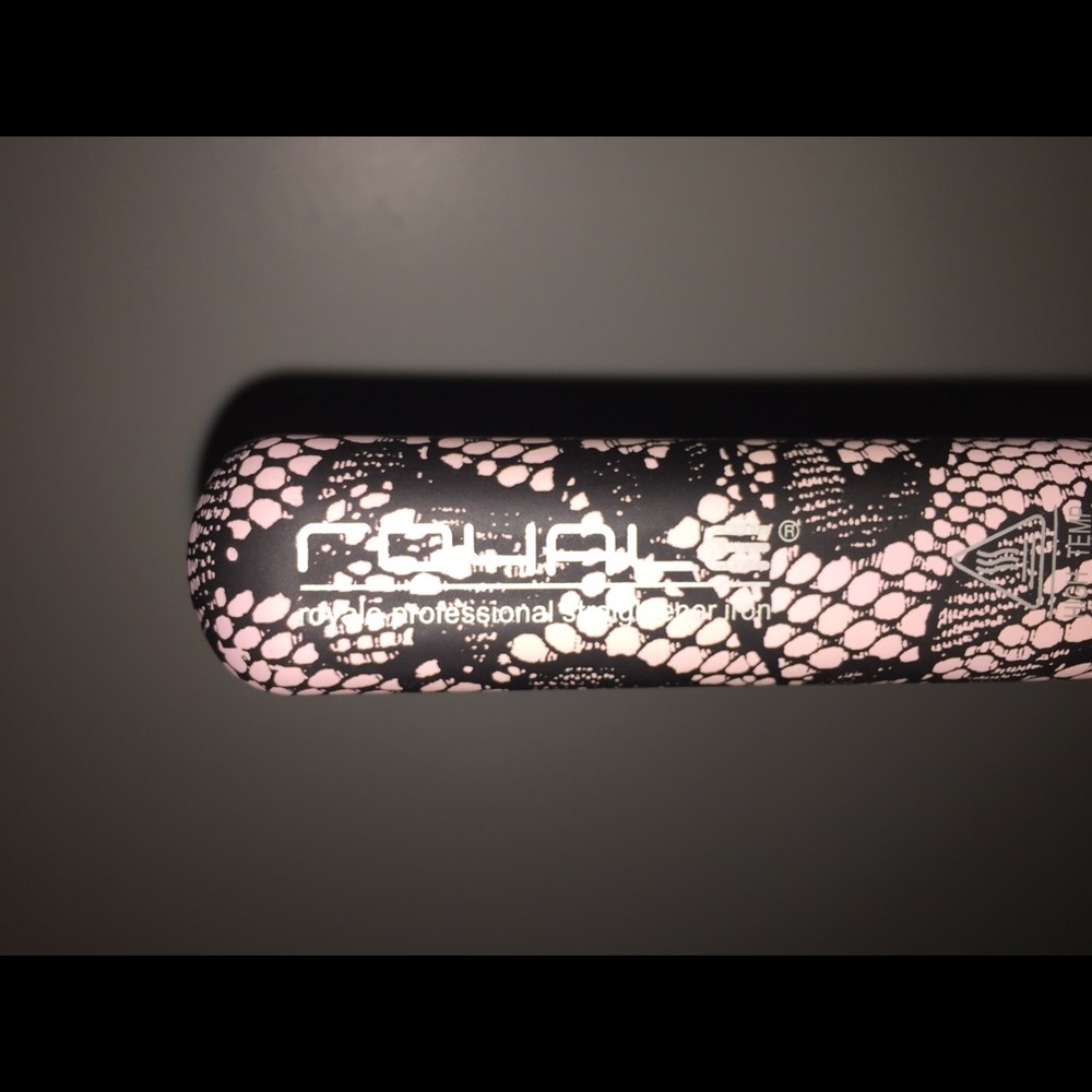ROYALE flat iron