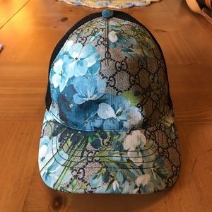 Gucci GG Blooms Baseball Hat only been worn once