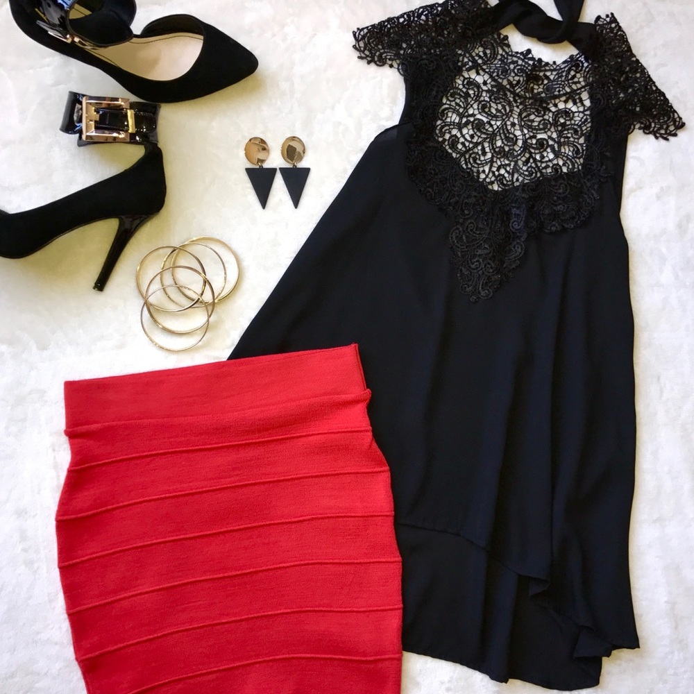 Black blouse with lace design pot