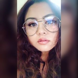 Meet your Posher, Sarina