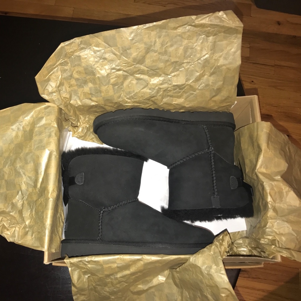 UGG W Mini bailey BOW Black boots. USA size 5