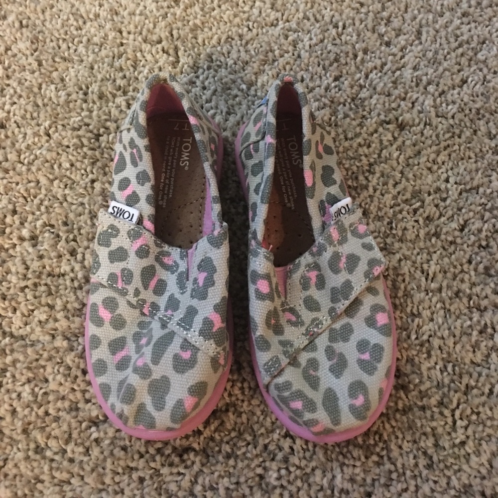 Toms Cheetah Shoes Sz T7