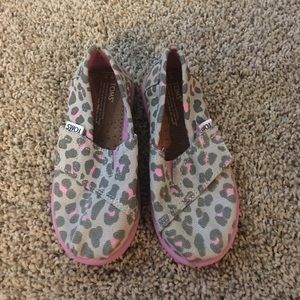 Toms Cheetah Shoes Sz T7
