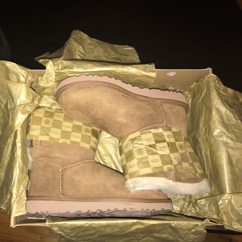 UGG W Mini Bailey BOW boots. USA size 5