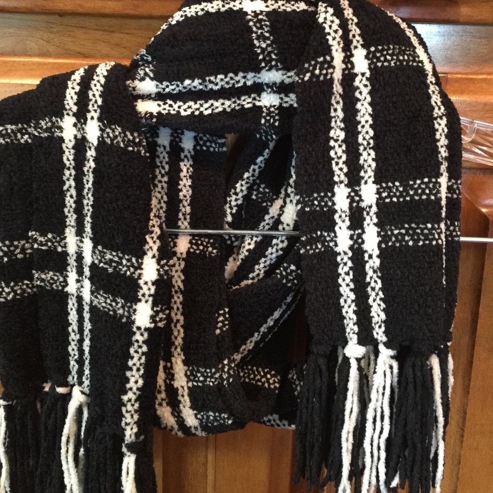 SOLD.   Black & white scarf