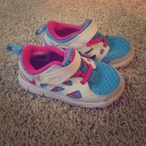 Girls Nike Shoes Sz 7