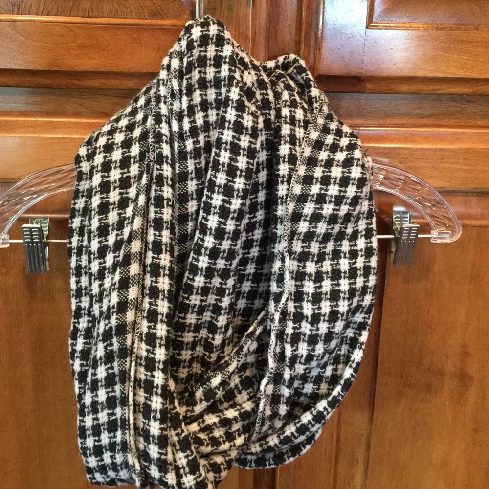SOLD.   Black and white checkered infinity scarf