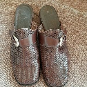 Brighton  slides in woven pattern as 10 m